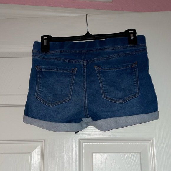 Medium Wash Denim Shorts - Picture 3 of 3